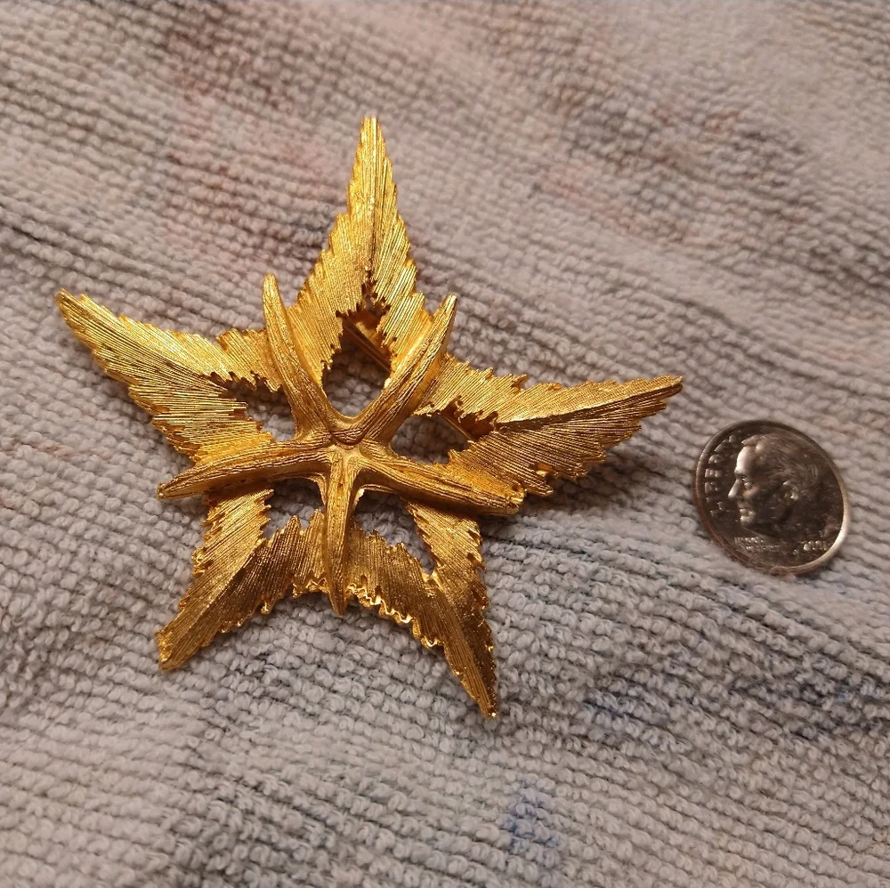 Vintage Starfish Nautical Beach Coastal Gold Tone Brooch Pin Classic Jewelry - Picture 2 of 3
